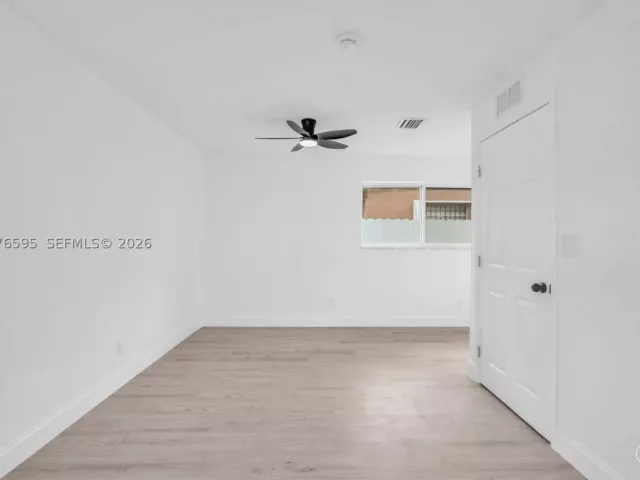 Продажа дома по адресу 2572 NW 20th St - фото 9377668