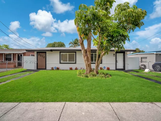 Продажа дома по адресу 2572 NW 20th St - фото 9377653