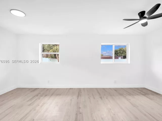 Продажа дома по адресу 2572 NW 20th St - фото 9377671