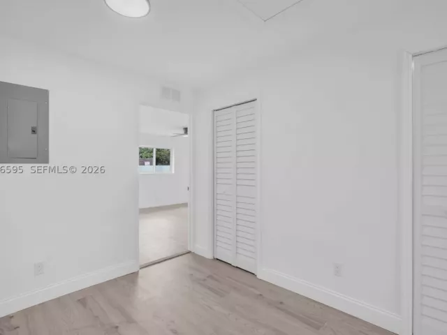 Продажа дома по адресу 2572 NW 20th St - фото 9377674