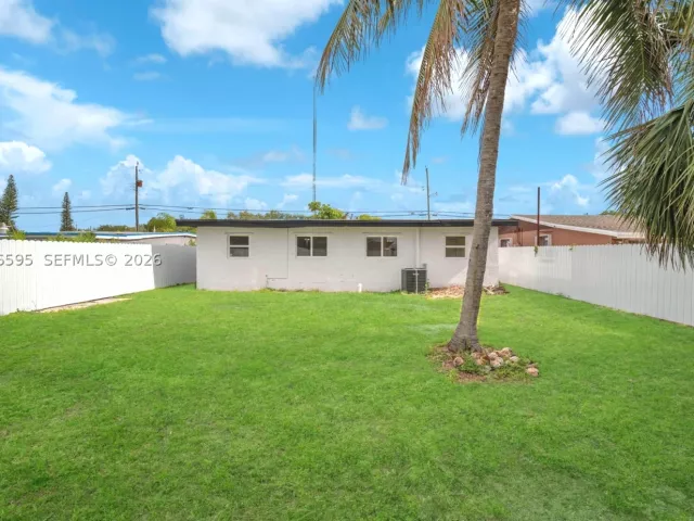 Продажа дома по адресу 2572 NW 20th St - фото 9377675