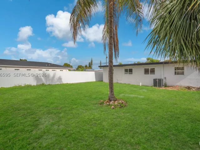 Продажа дома по адресу 2572 NW 20th St - фото 9377676