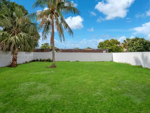 Продажа дома по адресу 2572 NW 20th St - фото 9377678