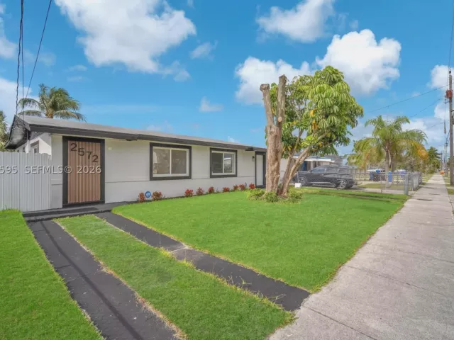 Продажа дома по адресу 2572 NW 20th St - фото 9377654
