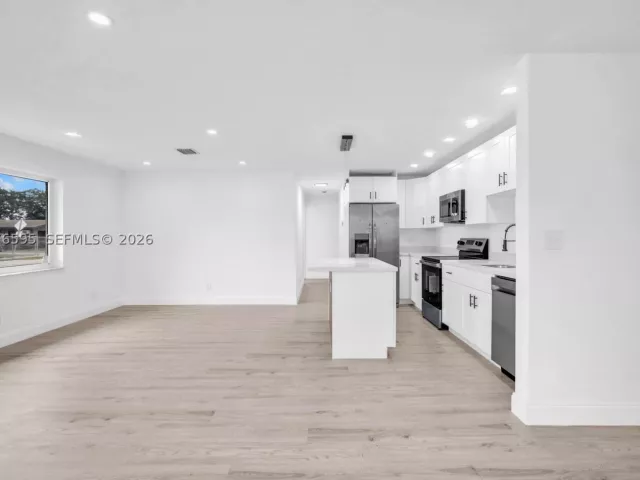 Продажа дома по адресу 2572 NW 20th St - фото 9377682