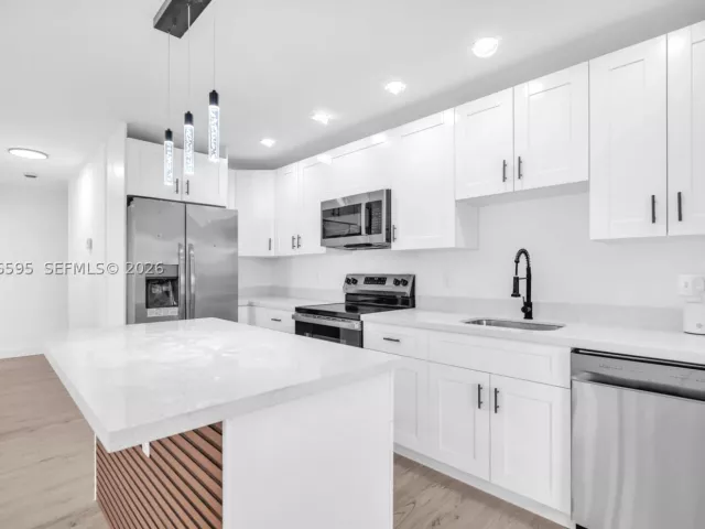 Продажа дома по адресу 2572 NW 20th St - фото 9377683