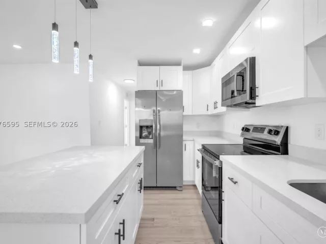 Продажа дома по адресу 2572 NW 20th St - фото 9377685