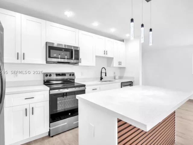 Продажа дома по адресу 2572 NW 20th St - фото 9377686