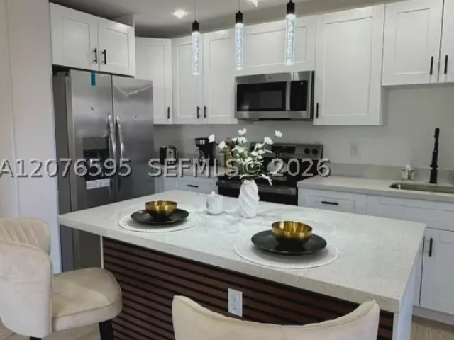 Продажа дома по адресу 2572 NW 20th St - фото 9377689