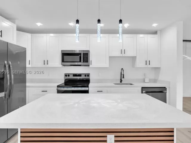 Продажа дома по адресу 2572 NW 20th St - фото 9377655