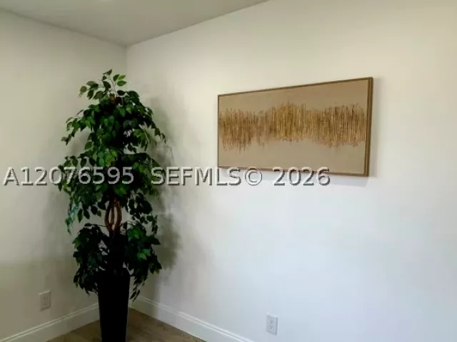 Продажа дома по адресу 2572 NW 20th St - фото 9377691