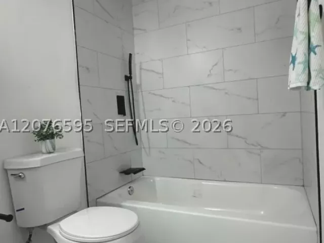 Продажа дома по адресу 2572 NW 20th St - фото 9377692