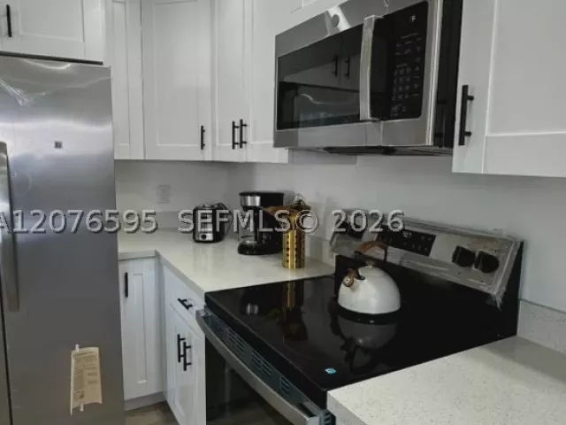 Продажа дома по адресу 2572 NW 20th St - фото 9377693