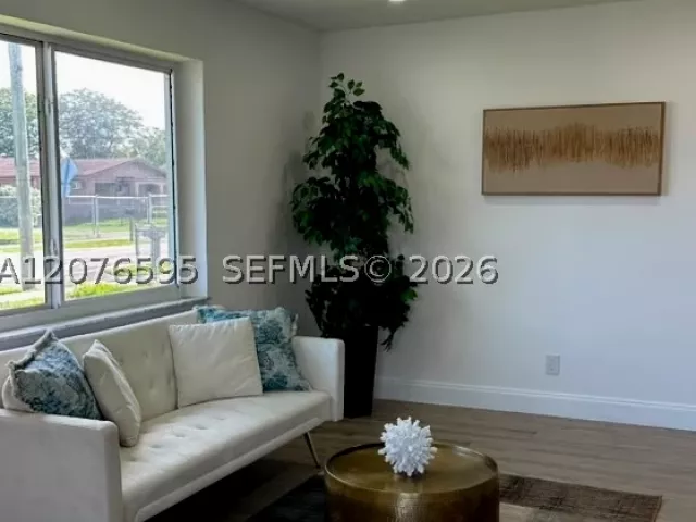 Продажа дома по адресу 2572 NW 20th St - фото 9377694