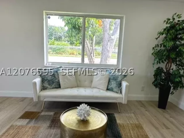 Продажа дома по адресу 2572 NW 20th St - фото 9377700