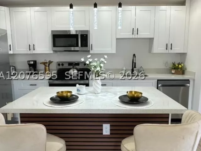 Продажа дома по адресу 2572 NW 20th St - фото 9377702