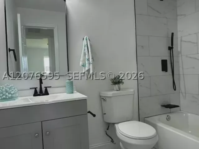 Продажа дома по адресу 2572 NW 20th St - фото 9377703