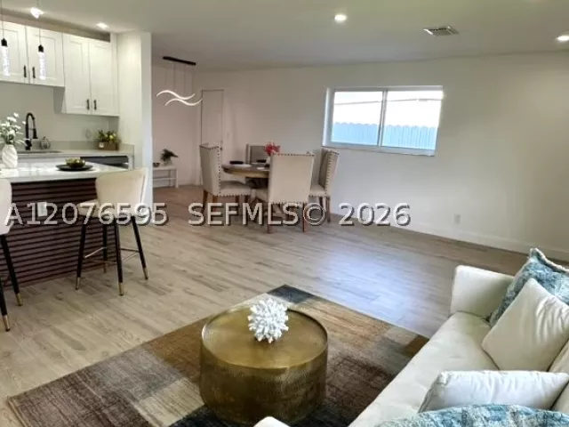 Продажа дома по адресу 2572 NW 20th St - фото 9377704
