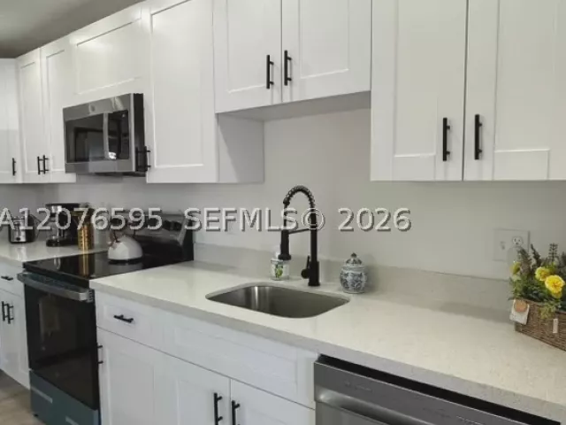 Продажа дома по адресу 2572 NW 20th St - фото 9377705