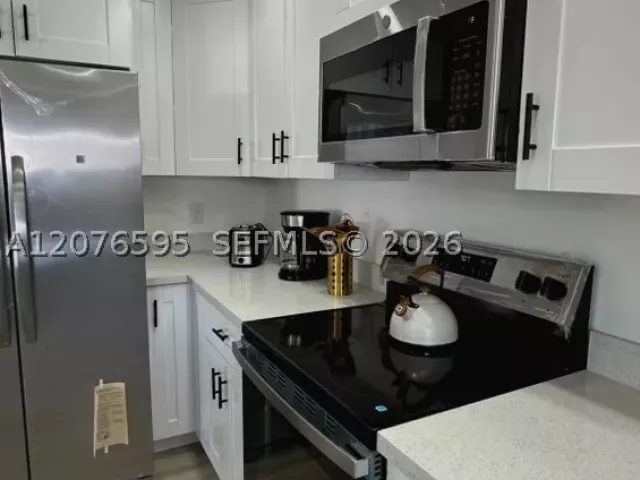 Продажа дома по адресу 2572 NW 20th St - фото 9377708
