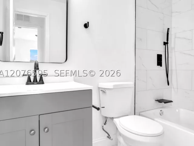 Продажа дома по адресу 2572 NW 20th St - фото 9377659