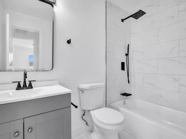 Продажа дома по адресу 2572 NW 20th St - фото 9377660