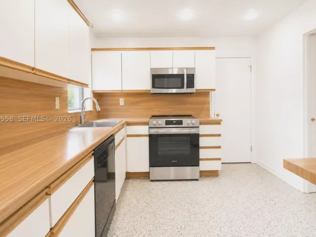 Продажа дома по адресу 3115 Village Green Dr - фото 9380664