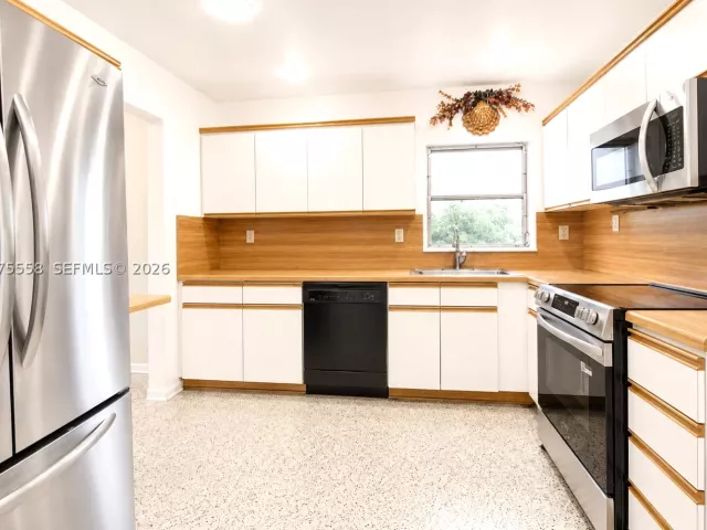 Продажа дома по адресу 3115 Village Green Dr - фото 9380665