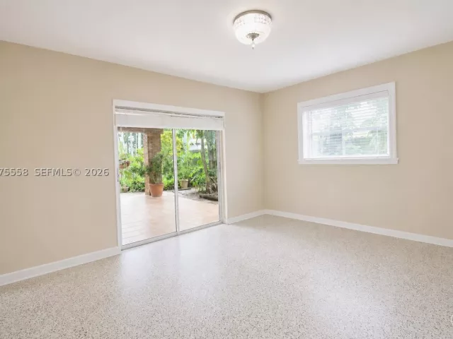 Продажа дома по адресу 3115 Village Green Dr - фото 9380666