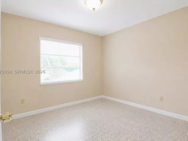 Продажа дома по адресу 3115 Village Green Dr - фото 9380667