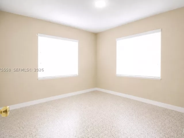 Продажа дома по адресу 3115 Village Green Dr - фото 9380668