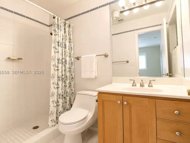 Продажа дома по адресу 3115 Village Green Dr - фото 9380669