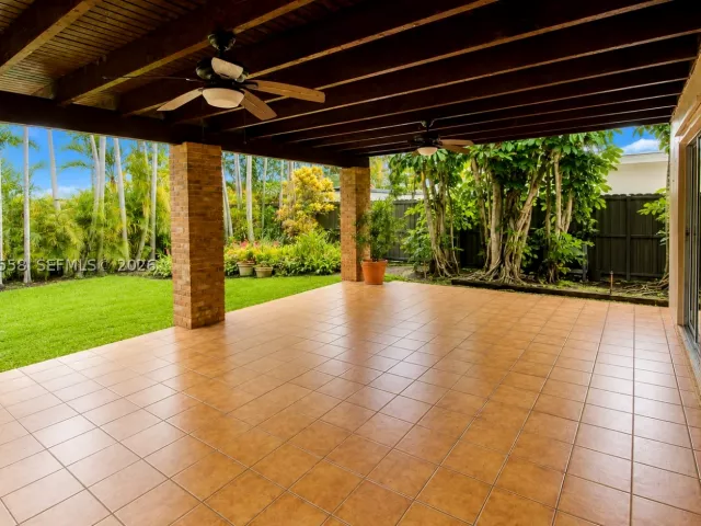 Продажа дома по адресу 3115 Village Green Dr - фото 9380671