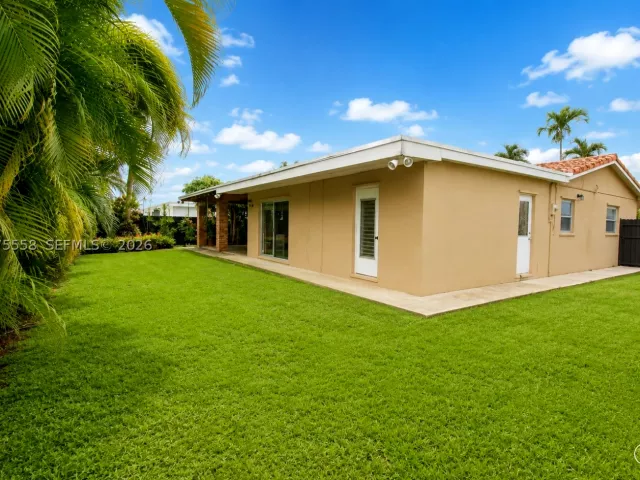 Продажа дома по адресу 3115 Village Green Dr - фото 9380672