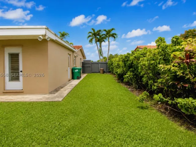 Продажа дома по адресу 3115 Village Green Dr - фото 9380673