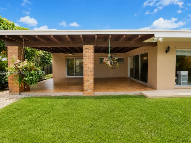 Продажа дома по адресу 3115 Village Green Dr - фото 9380677