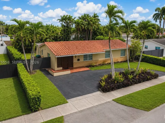 Продажа дома по адресу 3115 Village Green Dr - фото 9380657
