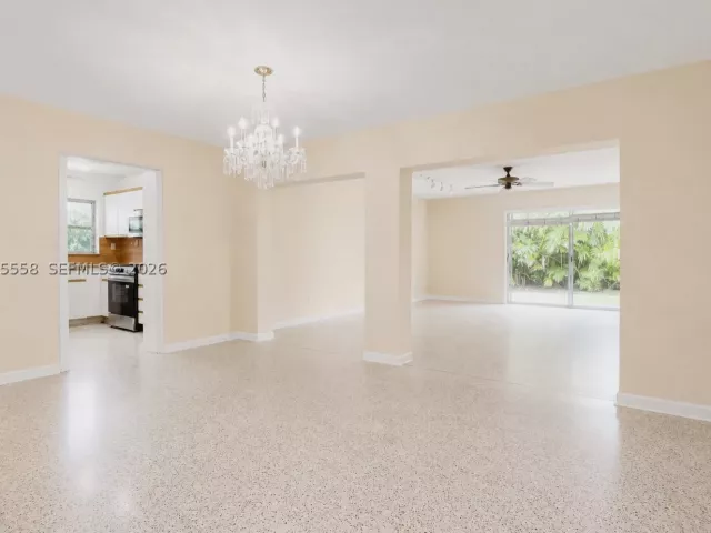 Продажа дома по адресу 3115 Village Green Dr - фото 9380662