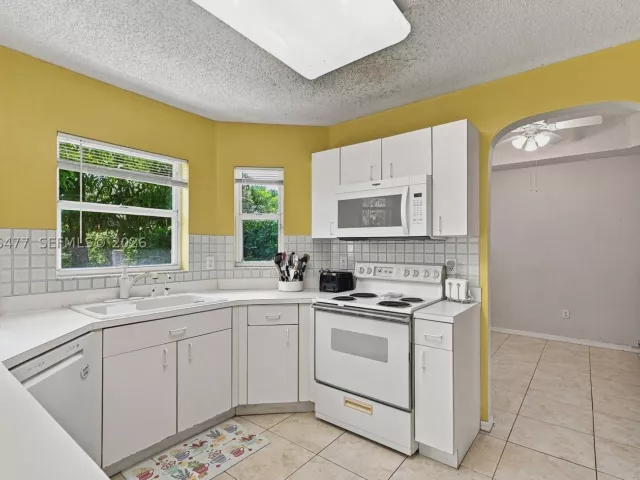 Продажа дома по адресу 15822 SW 16th Ct - фото 9379936