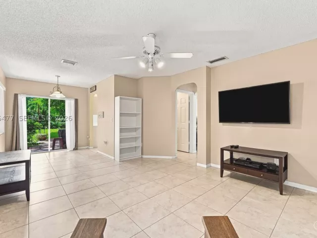 Продажа дома по адресу 15822 SW 16th Ct - фото 9379942