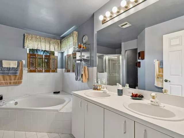 Продажа дома по адресу 15822 SW 16th Ct - фото 9379954