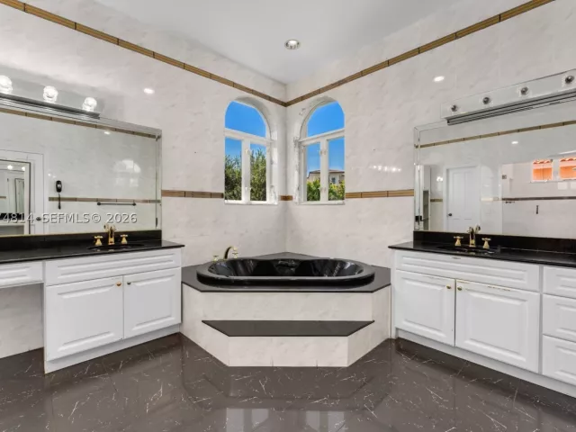 Продажа дома по адресу 501 Bay Lane - фото 9378425