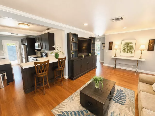 Продажа дома по адресу 1600 NW 4TH Avenue - фото 9378907