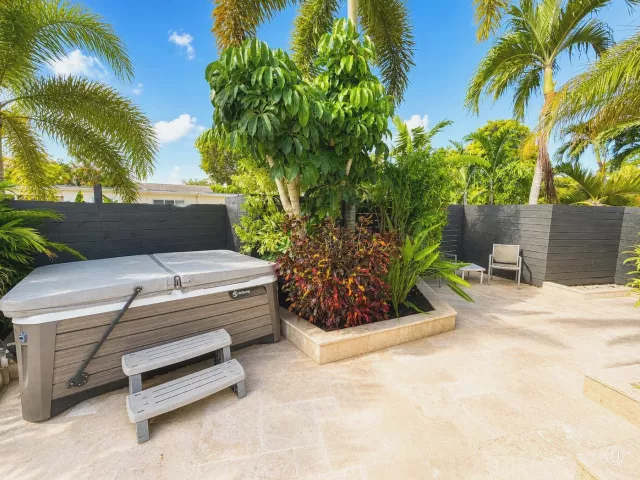 Продажа дома по адресу 1600 NW 4TH Avenue - фото 9378916