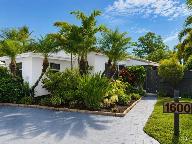 Продажа дома по адресу 1600 NW 4TH Avenue - фото 9378899