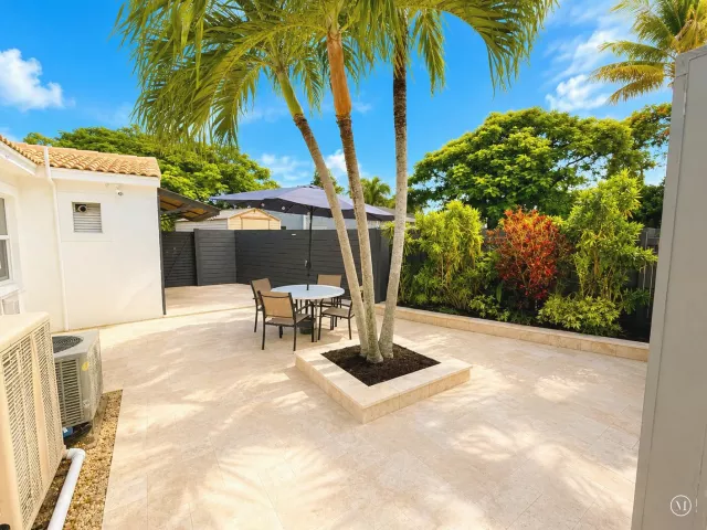 Продажа дома по адресу 1600 NW 4TH Avenue - фото 9378903
