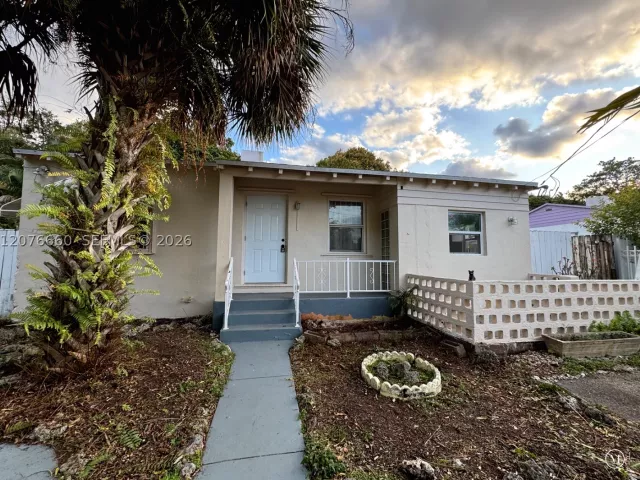 Продажа дома по адресу 748 NE 127th St - фото 9378705