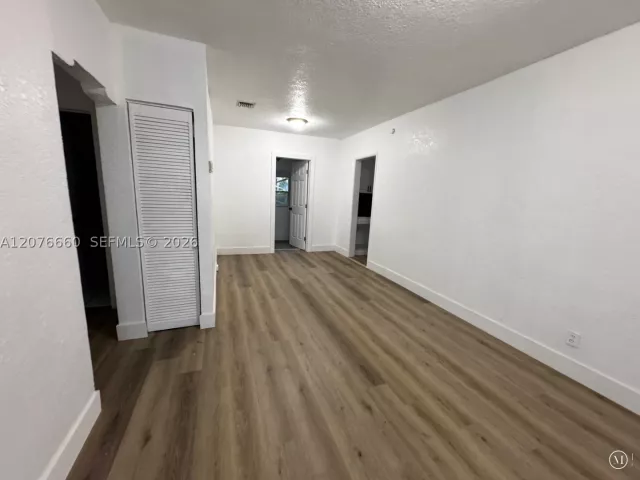 Продажа дома по адресу 748 NE 127th St - фото 9378707