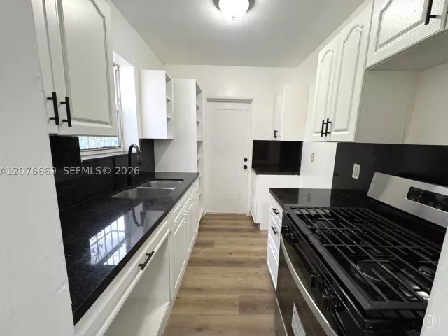 Продажа дома по адресу 748 NE 127th St - фото 9378708