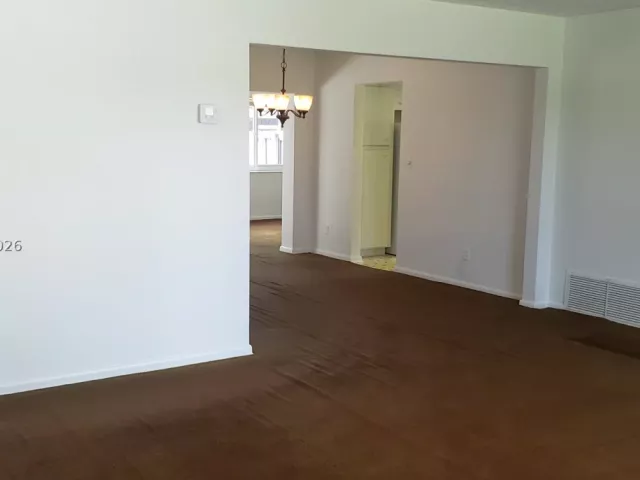 Продажа дома по адресу 8320 NW 24th Ct - фото 9382953